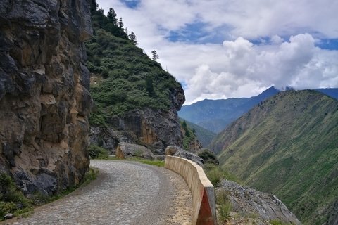landscapes on the drive from Yading to Benzilan town