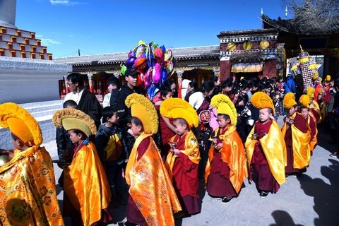 Monlam festival pilgrimage circuit at Lower Wutun village