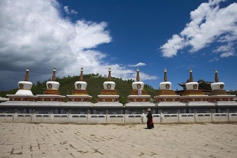 White pagodas at Ta'er (Kumbum) monastery